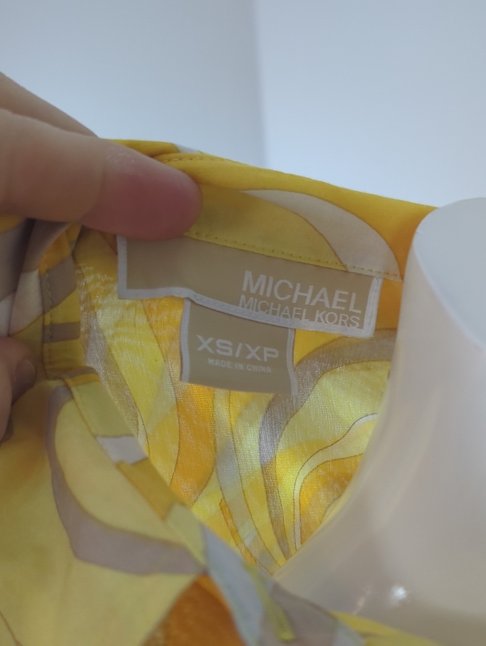 Women's Yellow Swirl Short-Sleeve Button Front Top Michael Kors Sheer Xs - Picture 7 of 9